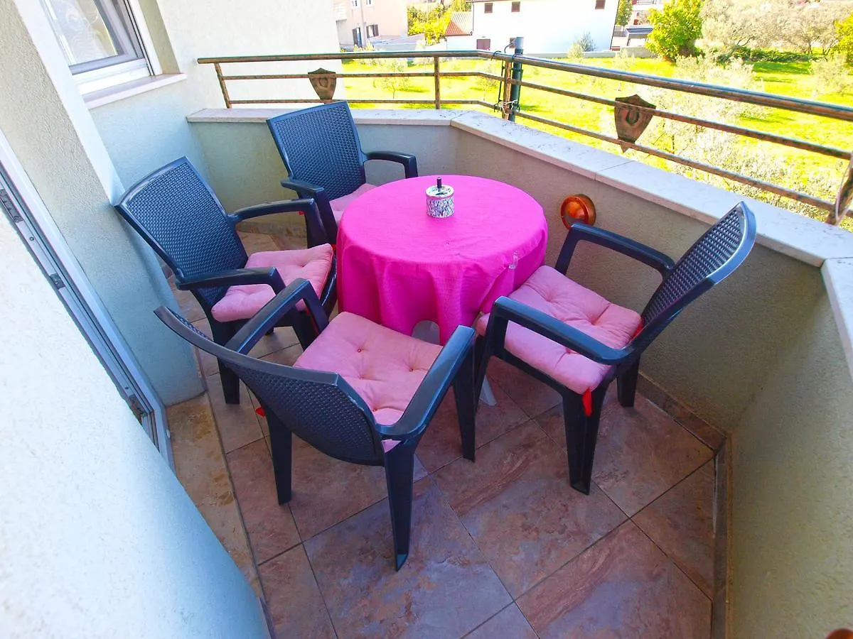 Apartments Zoran 1497 Pula