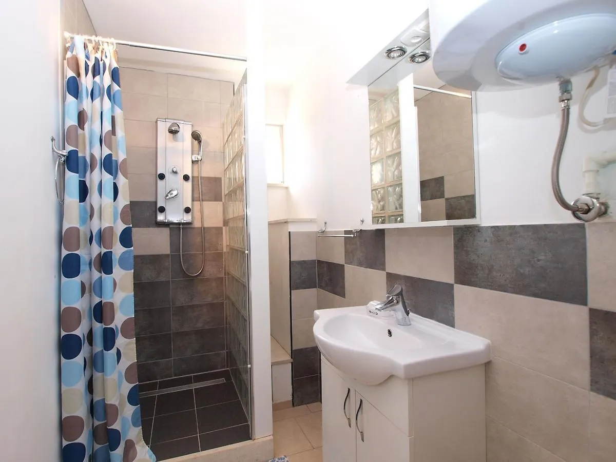 Apartments Zoran 1497 Pula 0*,
