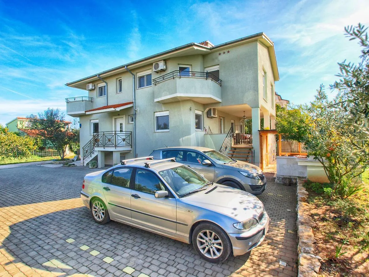 Apartments Zoran 1497 Pula