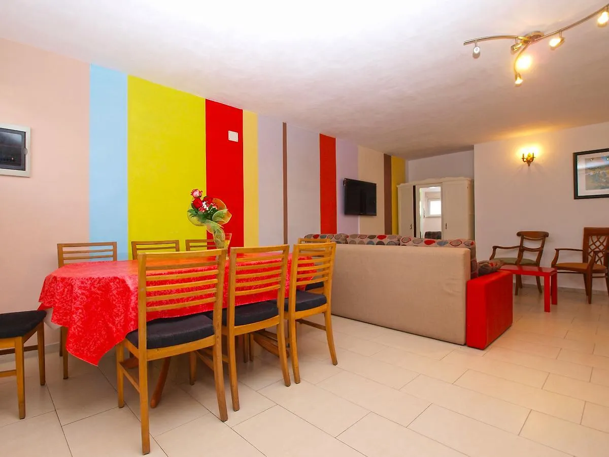 Apartments Zoran 1497 Pula 0*,