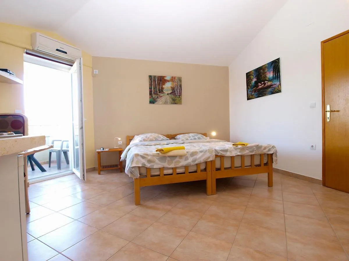 Apartments Zoran 1497 Pula 0*,