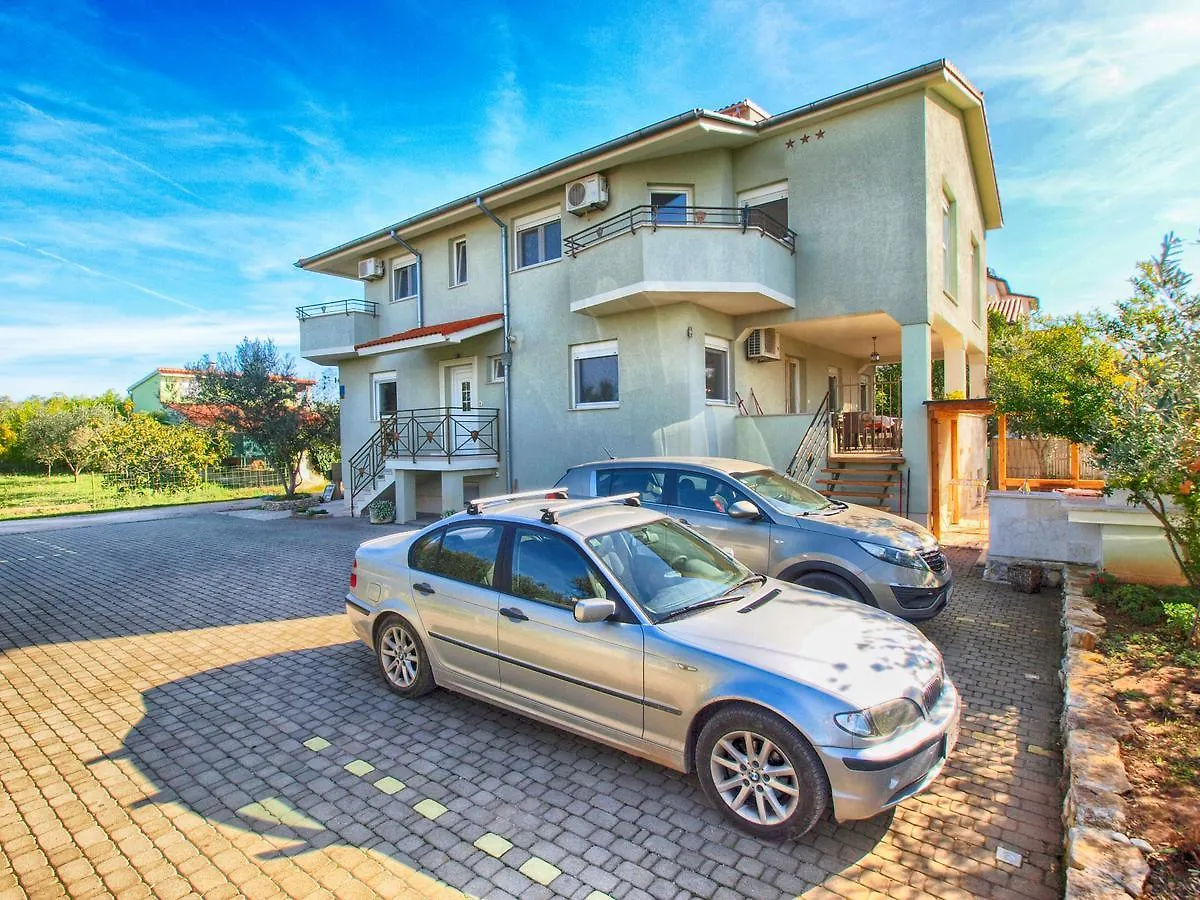Apartments Zoran 1497 Pula